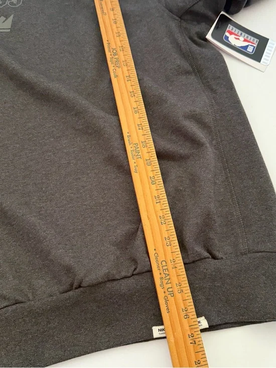 Nike Dri-FIT NBA Logo KINGS Crewneck Sweatshirt Charcoal Gray - Picture 10 of 11